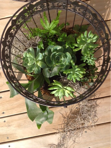Very easy to plant in a cage that opens at the top. Image source: http://dee-vidabela.blogspot.com/2014/07/diybirdcage-planter.html