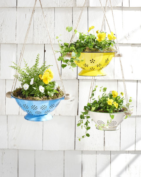 Strainers painted in different colours and hung to create stunning décor Image source: http://www.countryliving.com/gardening/garden-ideas/g2286/10-upcycled-items-that-can-be-repurposed-into-diy-planters/